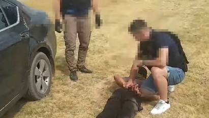 Lekapcsolták a debreceni nőverőt: videón a letartóztatás pillanatai