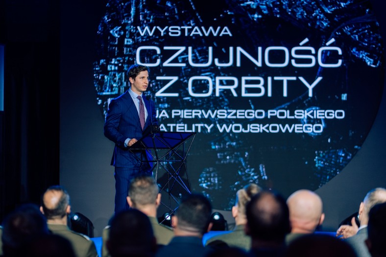 Rafał Modrzewski na otwarciu wystawy