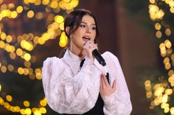 Kusa sukienka i wysokie obcasy. Tak Roksana Węgiel kolęduje z Polsatem [FOTO]