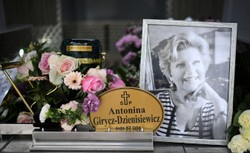 Aktorka Antonina Girycz-Dzienisiewicz spoczęła na Powązkach Wojskowych
