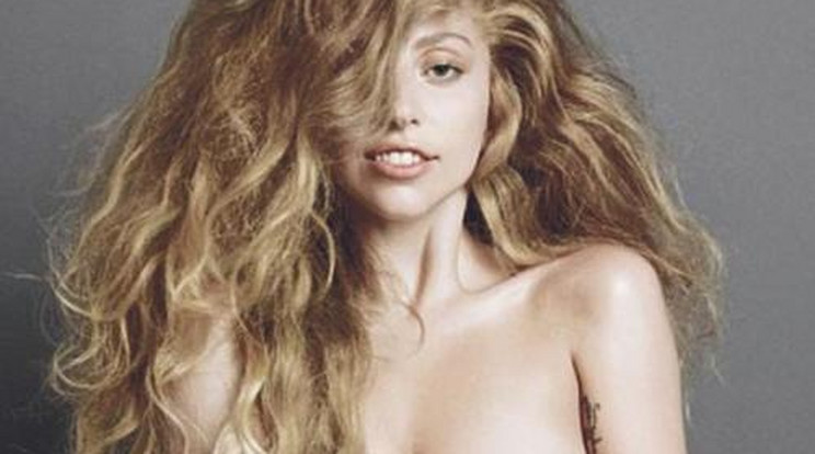 Teljesen levetkőzött Lady Gaga