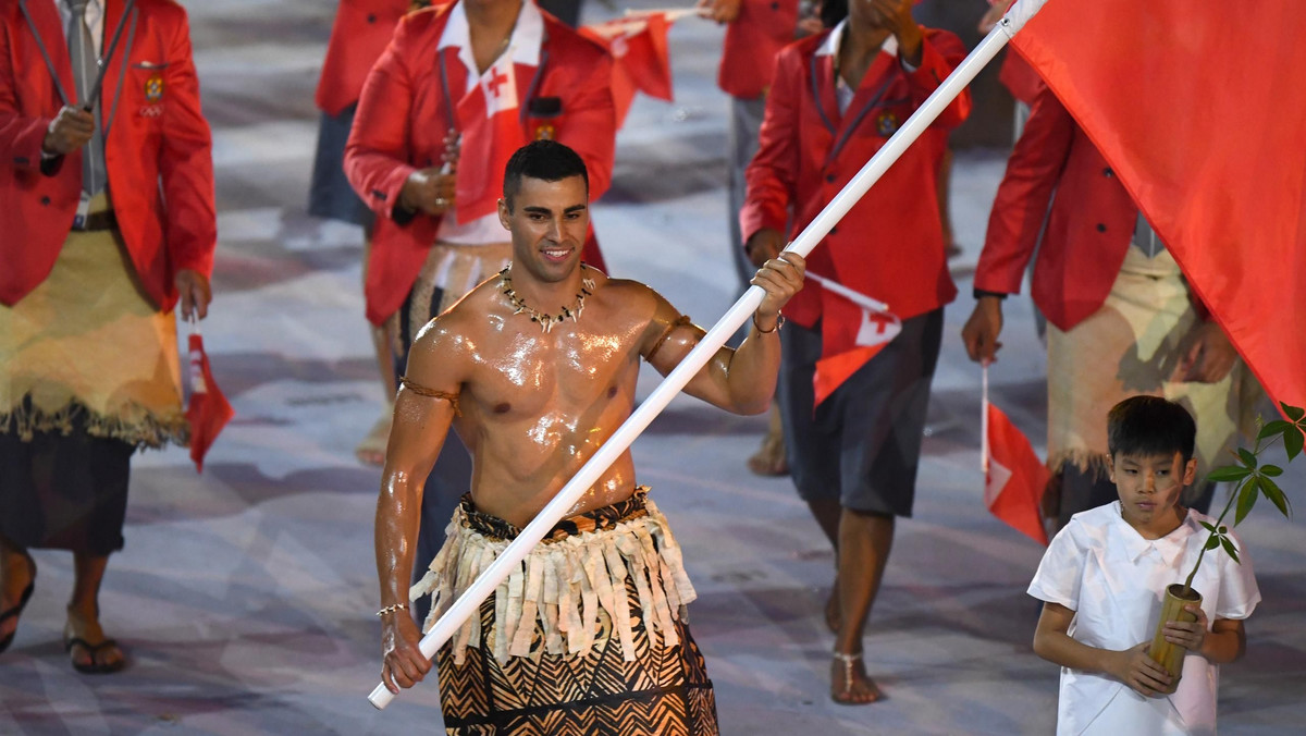 Pita Taufatofua był jednym z bohaterów igrzysk olimpijskich w Rio de Janeiro, ale nie ze względu na wyśmienite wyniki sportowe, ale ceremonię otwarcia, podczas której zaprezentował mocno naoliwioną i dobrze zbudowaną sylwetkę, stając się sensacją internetu. Teraz 33-latet stara się o wyjazd na zimowe igrzyska w Pjongczang.