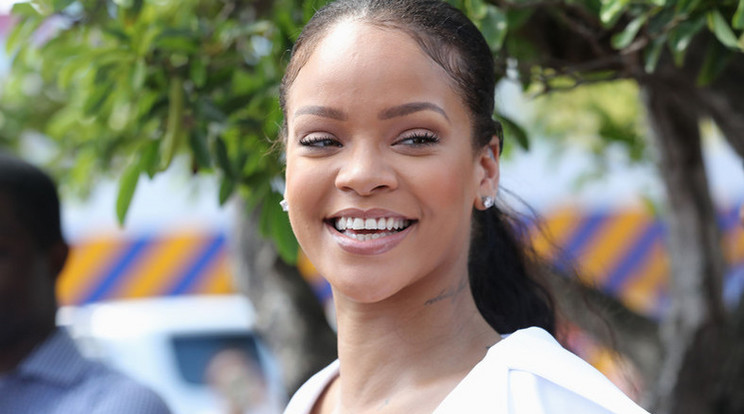 Rihanna sem jelzi Instagramján, ha reklámoz /Fotó: Northfoto
