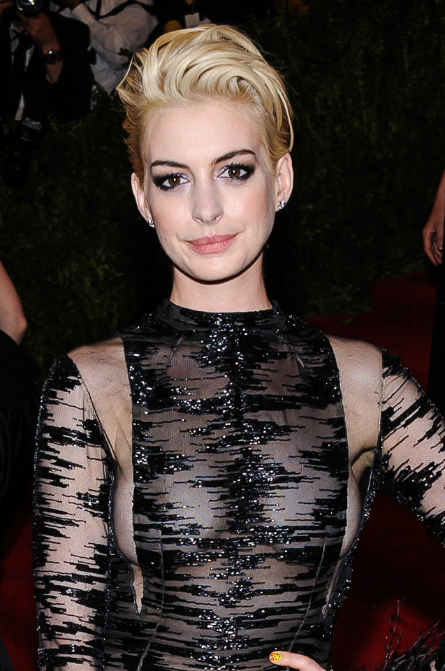 Anne Hathaway blondynką