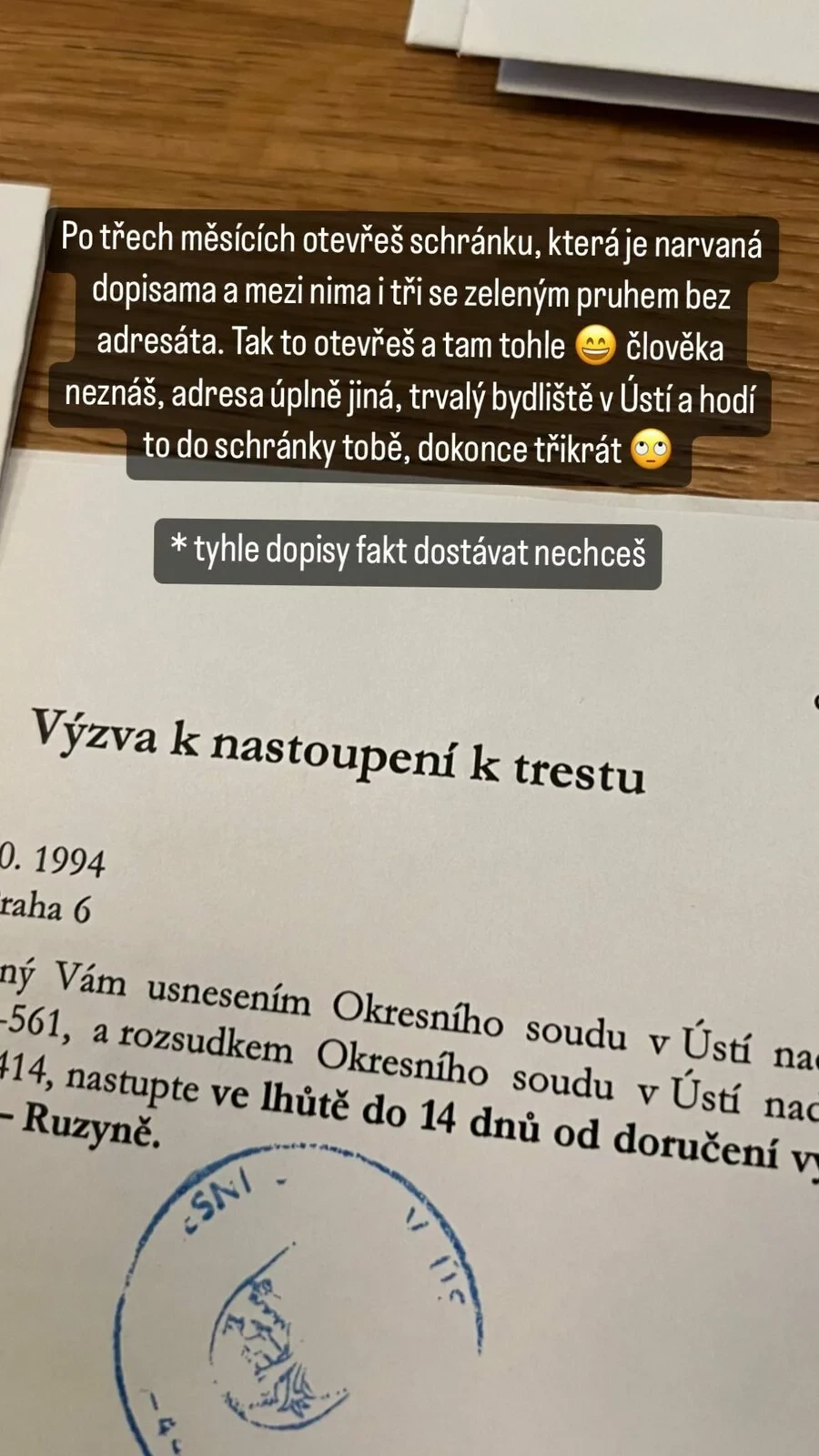 Manželka hokejového brankára Alexandra Saláka dostala list, že má nastúpiť na výkon trestu. 