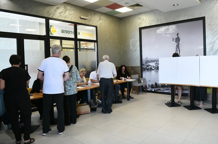 Kafe As, Plavi horizonti Zemun