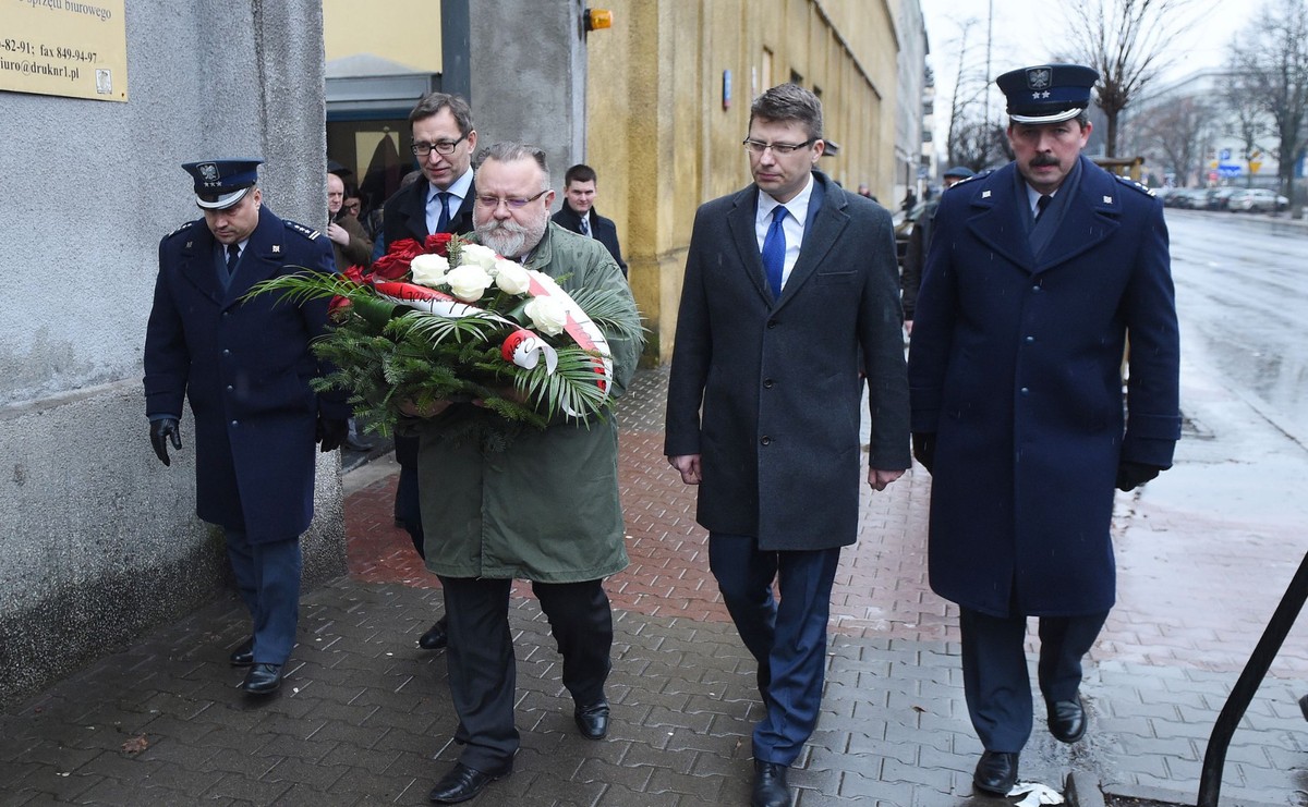 Prezes IPN Jarosław Szarek, wiceminister sprawiedliwości Marcin Warchoł i dyrektor Biura Edukacji Historycznej Muzeum Żołnierzy Wyklętych i Więźniów Politycznych PRL Jacek Pawłowicz