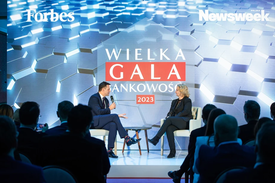 Adrian Kurowski, dyrektor generalny, Visa w Polsce oraz Magdalena Proga-Stępień, członkini zarządu, Santander Bank Polska