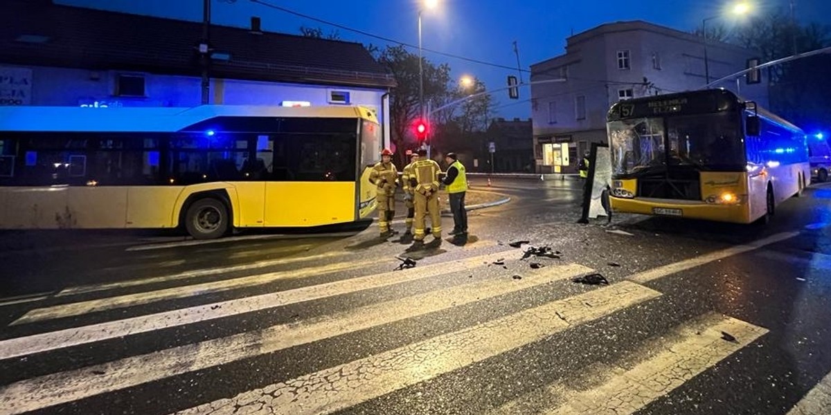 Autobusy lini 57 i 187 zderzyły się na Tarnogórskiej w Gliwicach.