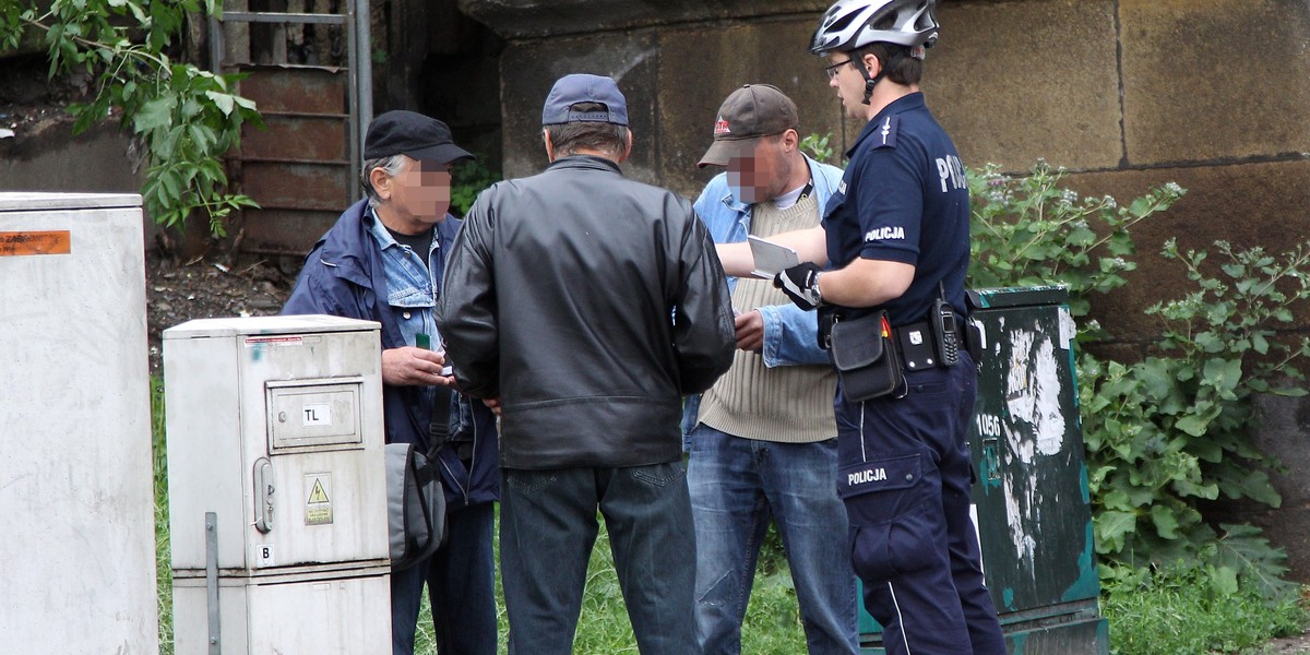 POLICJA PATROL ROWEROWY STRAZ MIEJSKA KAWA 