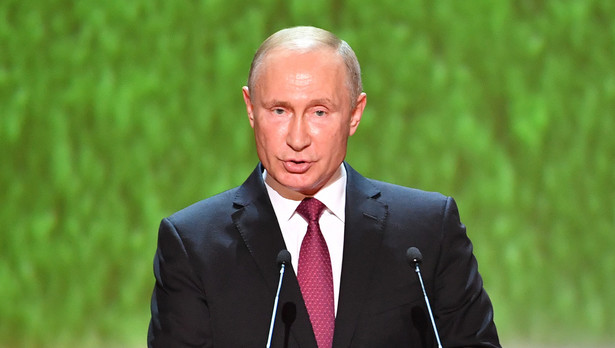 Władimir Putin obiecał wizy dla "kibiców, którzy pokochali Rosję"