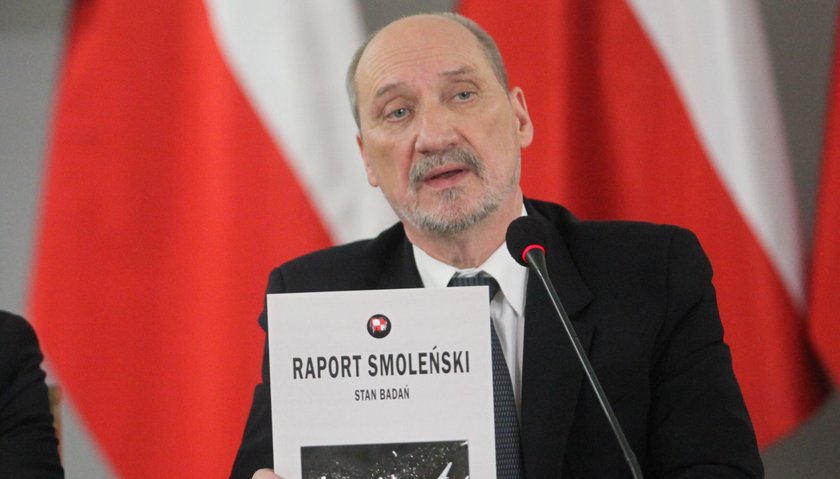 Macierewicz: Seria wybuchów w tupolewi