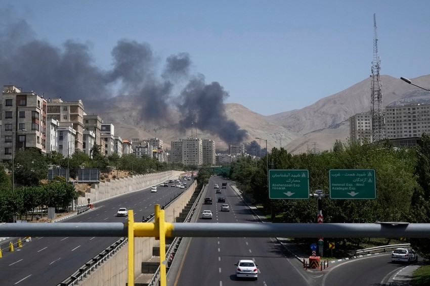 Kulja dim iznad Teherana nakon izraelskog napada