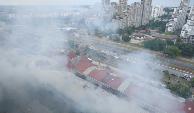 Ogroman požar u tržnom centru na Novom Beogradu