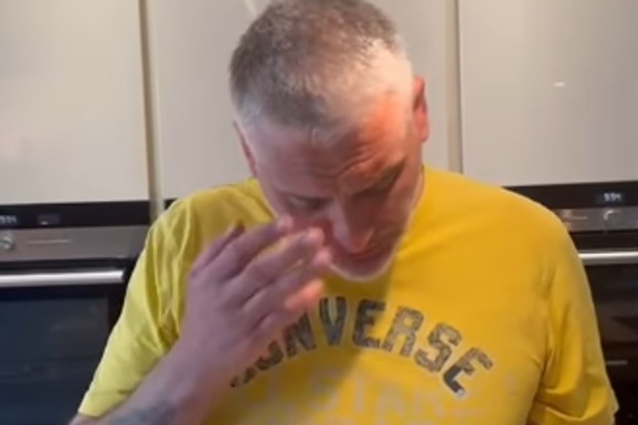 (VIDEO) ČEDA JOVANOVIĆ SE SLOMIO Setio se bivše supruge Jelene, suze mu potekle, Aleksandar Kos ga snima: "Nje više nema, hodam užasno sam"