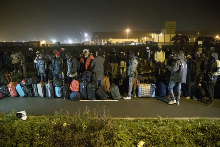Likwidacja obozowiska migrantów w Calais, zwanego 'dżunglą'