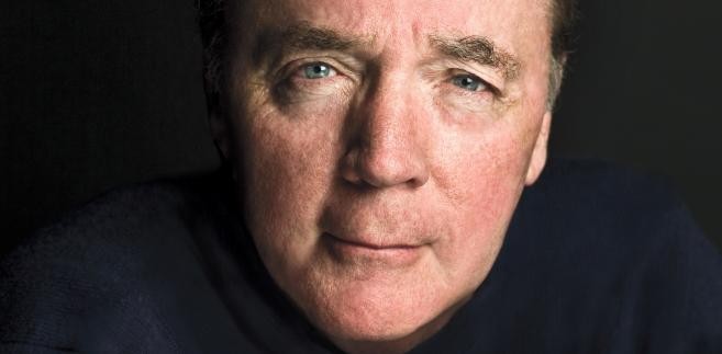 James Patterson. 94 mln dolarów. W 2011 roku wydał 14 nowych tytułów. Pisze książki m.in. z serii Kobiecy Klub Zbrodni i przygody Aleksa Crossa. Na podstawie jego książek powstają filmy i seriale telewizyjne.