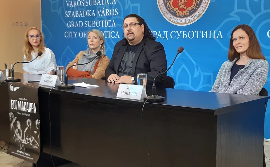 Glumica Jelena Mihajlović, rediteljka Jana Maričić, direktor pozorišta Miloš Nikolić i glumica Sanja Moravčić