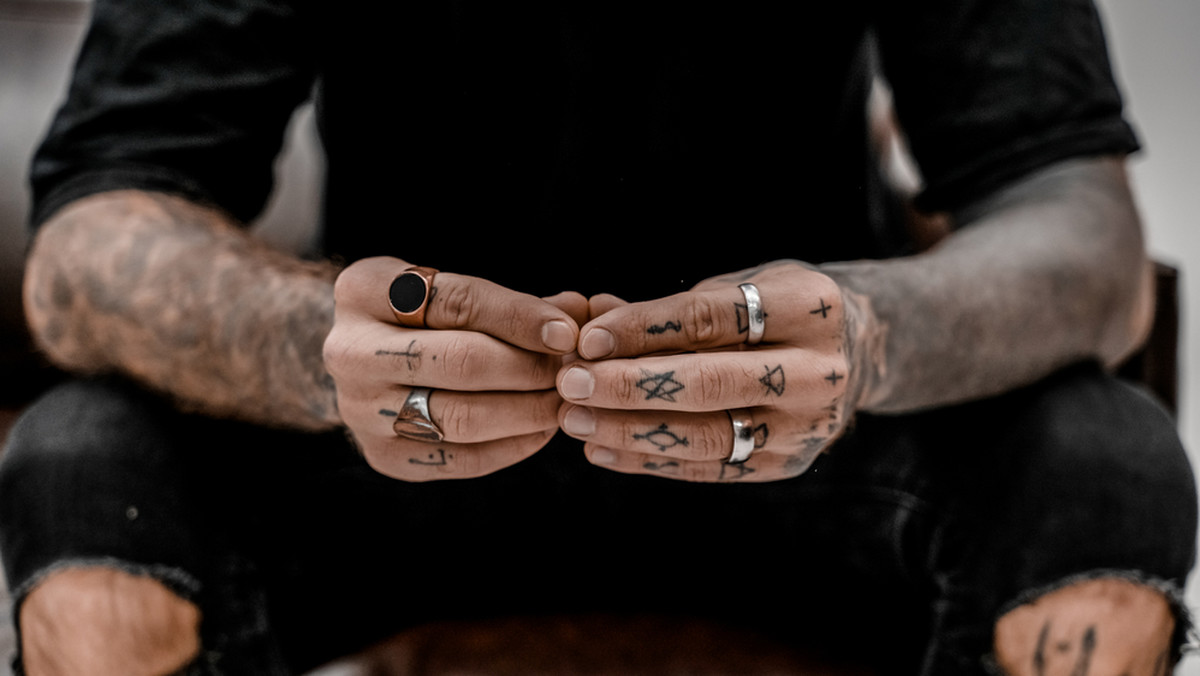 Tatuaże znikają po śmierci? Grabarz rozwiewa wszelkie wątpliwości