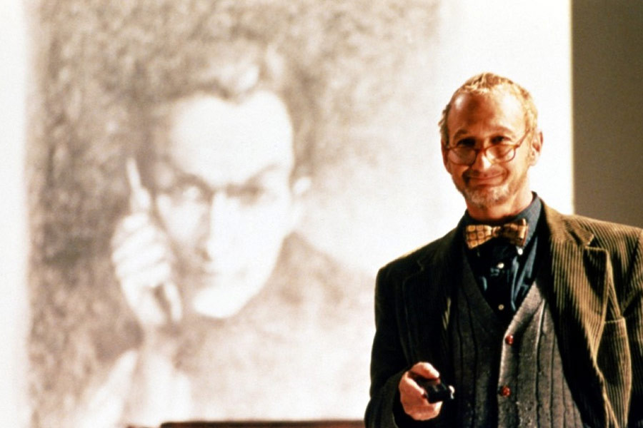 Robert Englund jako Profesor William Wexler w filmie "Ulice strachu" (1998)