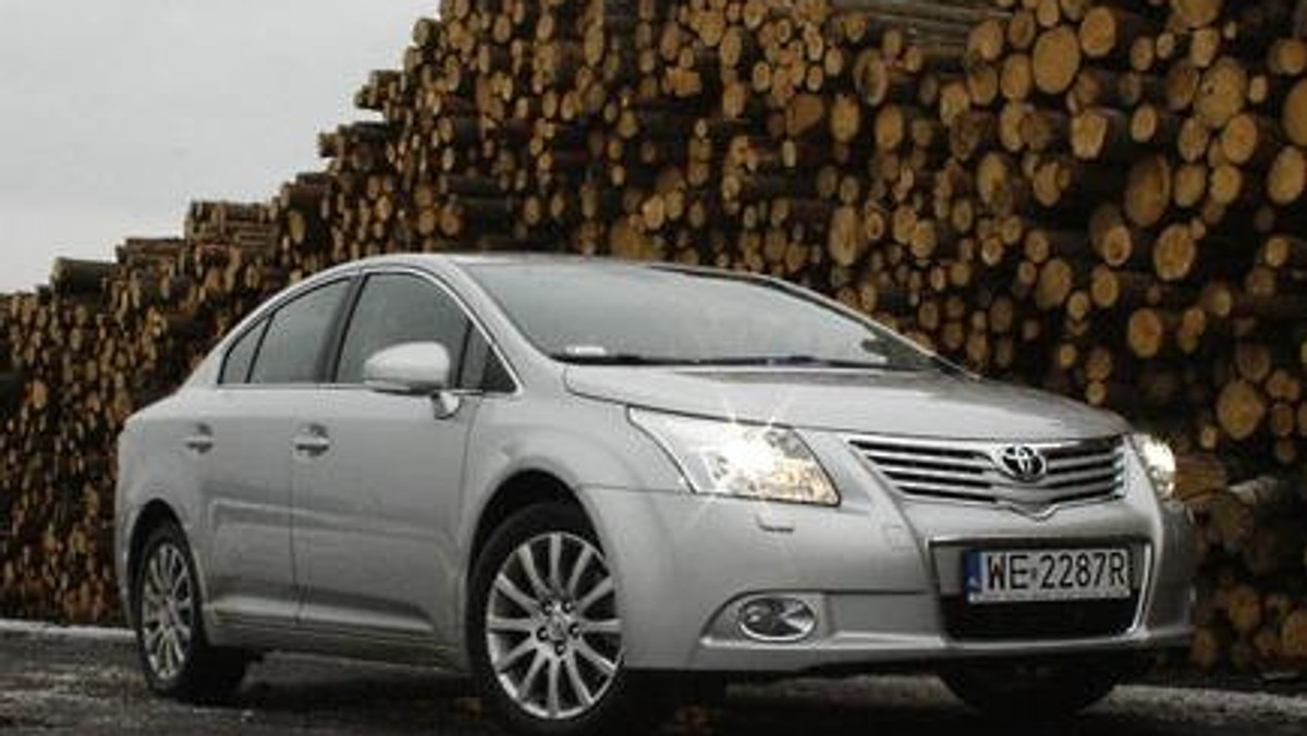 Produkcja Toyoty zmalała najpoważniej w okresie co najmniej 10 lat i jest to największy spadek wśród japońskich producentów samochodów, ponieważ rządowy spór o niezamieszkałe wysepki wywołał demonstracje i odwiódł klientów od zamiaru kupna.