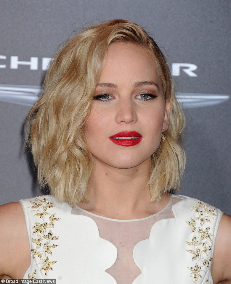 Kobieca Jennifer Lawrence na premierze "Igrzyska Śmierci. Kosogłos cz. 2" w Los Angeles