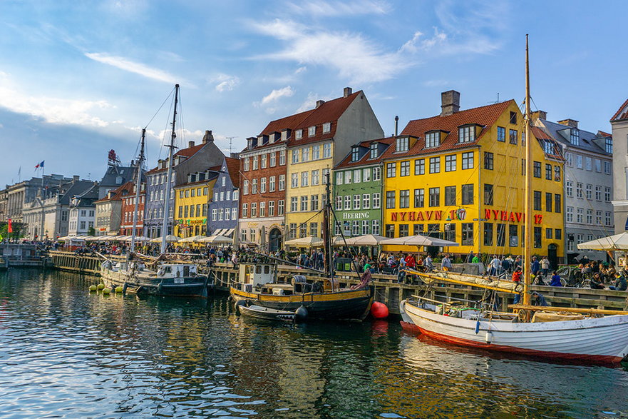Kolorowe kamienice wzdłuż ulicy Nyhavn.