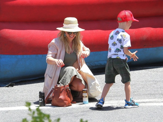 Hilari Daf otkrila zašto je njen devetogodišnji sina prisustvovao njenom porođaju