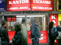Polacy ogołocili kantory z dolarów