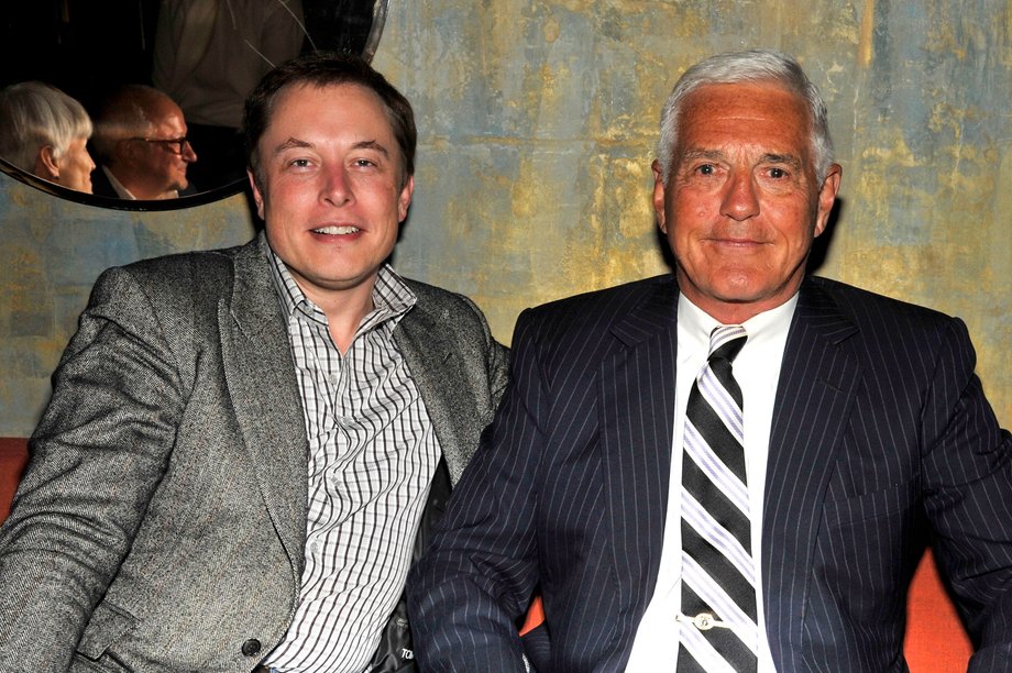 Bob Lutz i Elon Musk na imprezie w 2011 roku