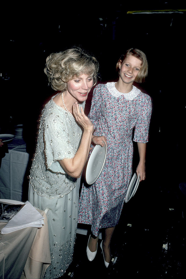 Gwyneth Paltrow z matką, aktorką Blythe Danner przed klubem Studio 54 w 1985 r.