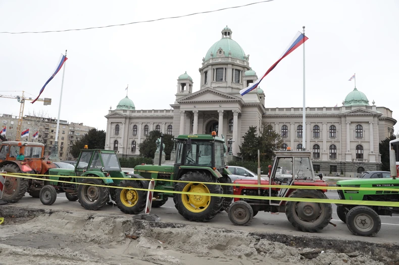 Traktori ispred Pionirskog parka
