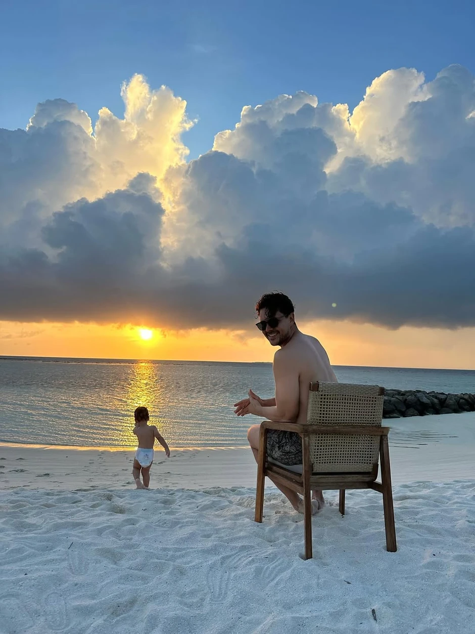 Miloš Biković sa sinom na Maldivima