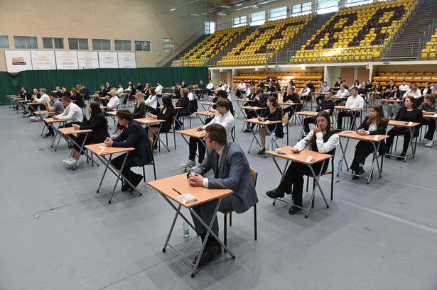 Tegoroczni maturzyści zdają obowiązkowo egzamin pisemny i ustny z języka obcego nowożytnego