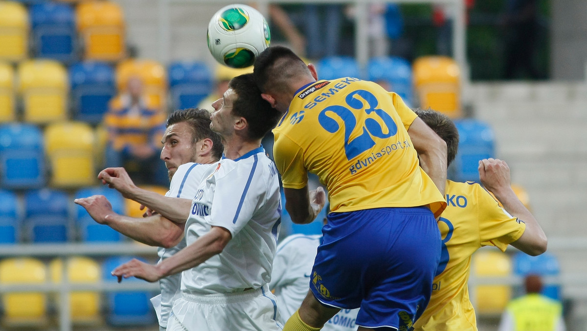 W ostatnim meczu 31. kolejki piłkarskiej I ligi, Arka Gdynia pokonała na własnym stadionie Puszczę Niepołomice 3:2 (0:1). Dzięki temu zwycięstwu gdynianie zachowali szansę na awans do T-Mobile Ekstraklasy.