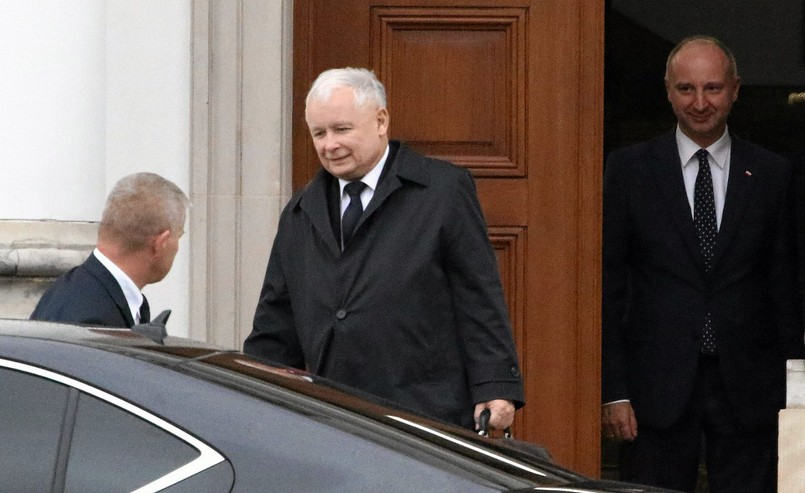 ""To nie konflikt, tylko telenowela pt. Kaczyński jedzie do Dudy"