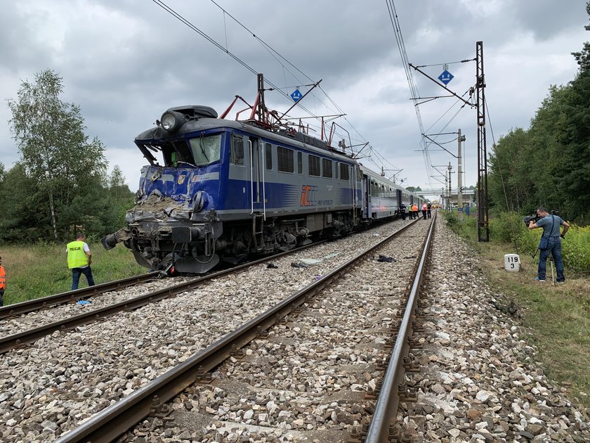 Przędzel: ciężarówka zderzyła się z pociągiem. Nie żyje kierowca