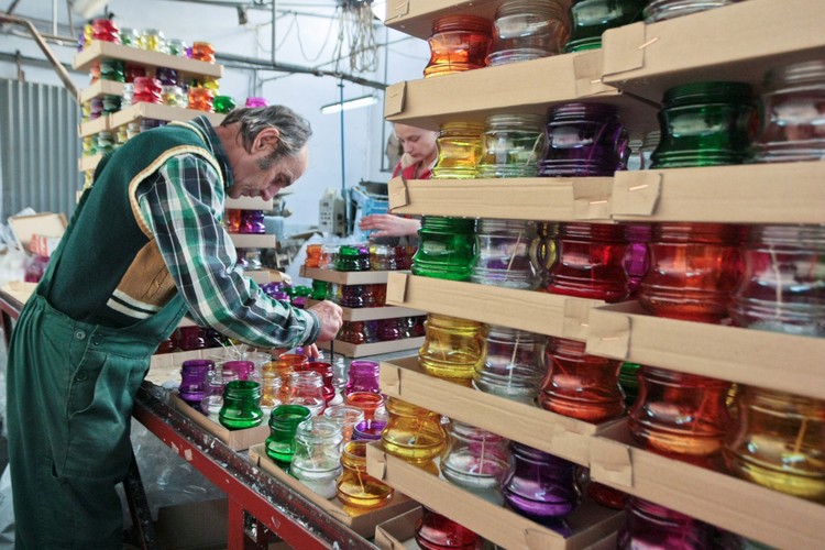 Produkcja zniczy nagrobnych