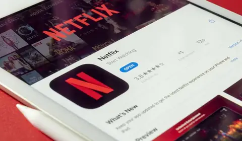 Polacy skarżą się na blokadę współdzielenia w Netfliksie. Jest reakcja UOKiK