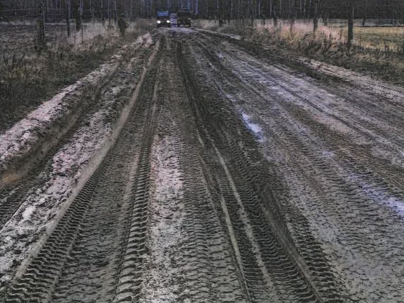 Rozjeżdżone przez wojskowe samochody drogi powiatu hajnowskiego