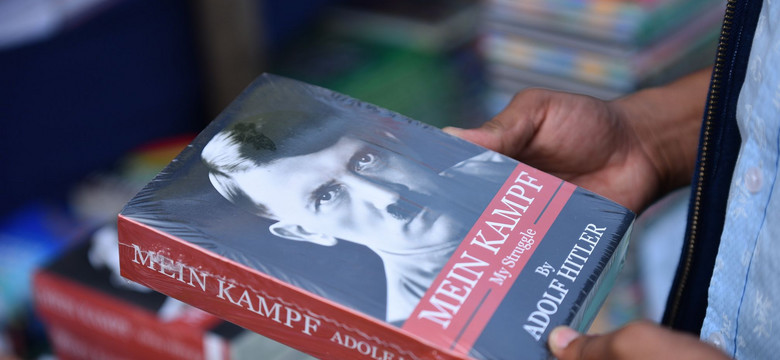 "Mein Kampf" w sklepie internetowym niemieckiej sieci handlowej. "Przepraszamy"