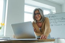 Mniej nauczycieli pobiera świadczenia kompensacyjne. ZUS podał dane za wrzesień 2025 r.