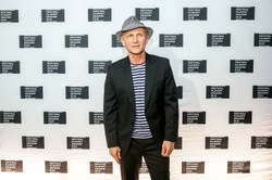 Andrzej Chyra zamieścił zdjęcia w łóżku. Fanki zachwycone. "Jezu, to już nie zasnę" [FOTO]