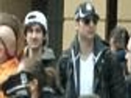 FBI pokazało zdjęcia podejrzanych o zamach w Bostonie. Jest też nagranie z monitoringu