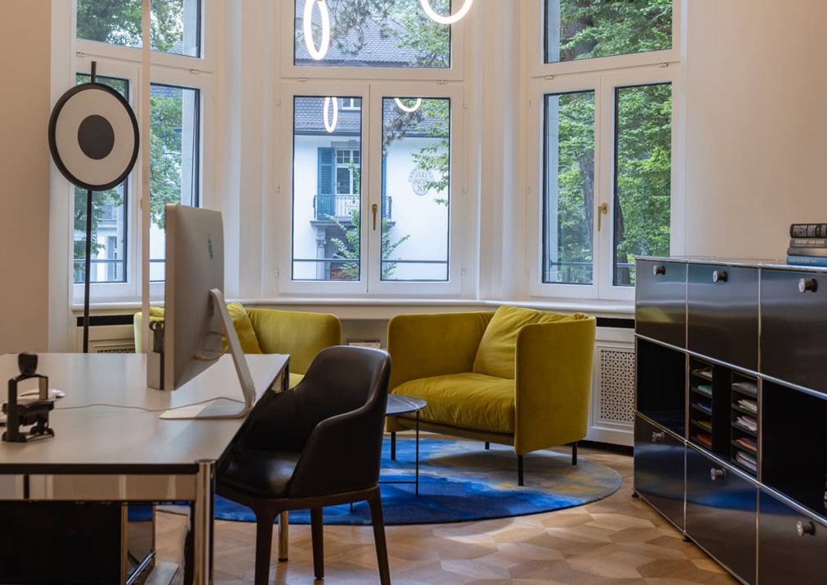 „Quiet luxury” to dyskretny trend projektowy roku