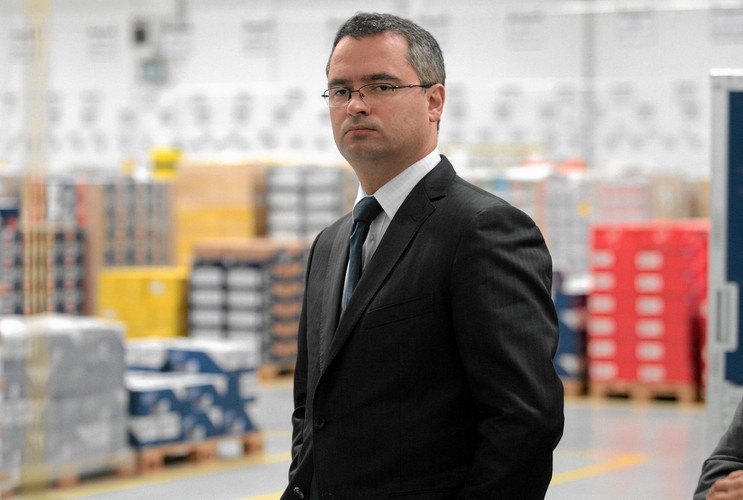 <b>6. Tomasz Suchański</b>
<br>
<br>Szef największej w Polsce firmy handlowej – sieci sklepów Biedronka należącej do portugalskiej firmy Jeronimo Martins Dystrybucja. W ubiegłym roku sprzedała ona towary za 28 mld zł. To więcej, niż uzyskuje ze sprzedaży KGHM czy Fiat Auto Poland. Dzięki temu właściciel biznesu, Portugalczyk Alexandre Soares Dos Santos, stał się jednym z najbardziej wpływowych europejskich miliarderów.