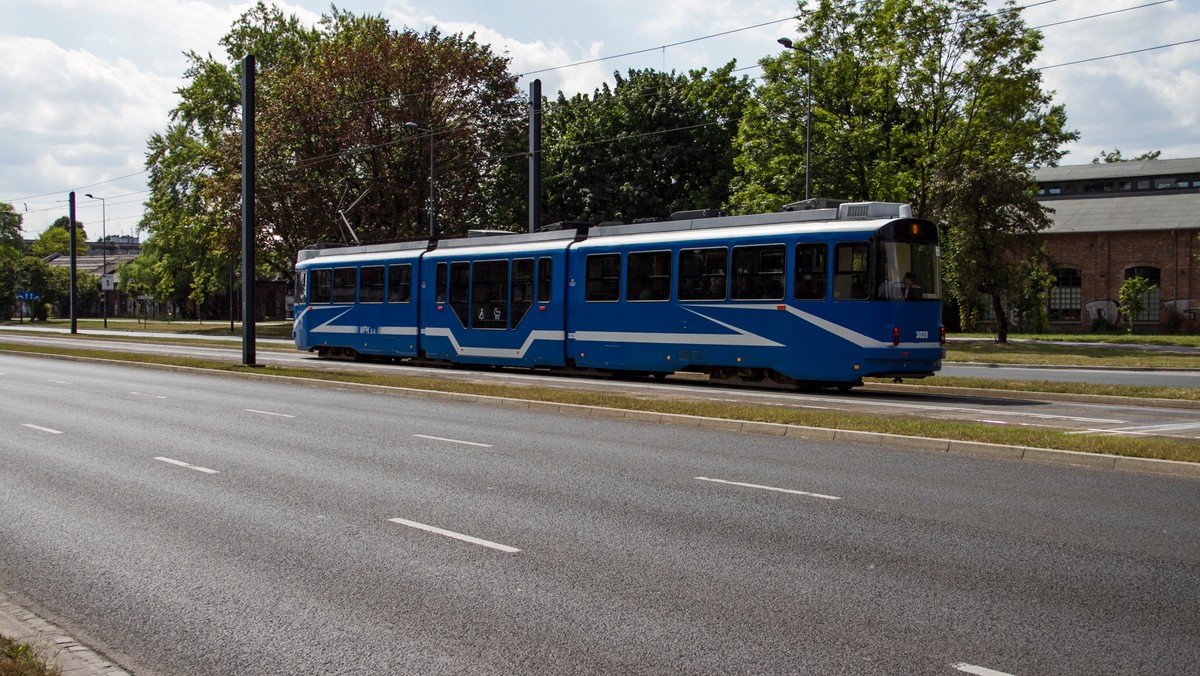 Od 1 września znacząco zmieni się układ komunikacyjny w Krakowie. Na Mogilską i Jana Pawła II wrócą tramwaje, ale przestaną one jeździć Aleją Pokoju od Ofiar Dąbia do Ronda Czyżyńskiego. Natomiast wraz z końcem przebudowy układu drogowego wokół Centrum Kongresowego zacznie działać nowy mini dworzec, do którego będą kursować cztery linie, a przystanki na rondzie Grunwaldzkim zmienią nazwy.