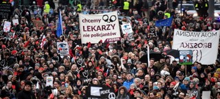 'Władza coraz bardziej ogranicza prawa kobiet'. Demonstracja na placu Konstytucji w Dzień Kobiet