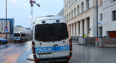 Kuriozalne scen przed budynkiem TVP. Poseł Ozdoba złapał człowieka na ulicy