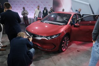 Polski elektryk ciągle bez prezesa. Coraz więcej wątpliwości co do losów Izery